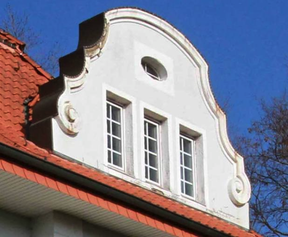 Schwungvoll – Villa an der Kirchstraße 23 mit Volutenschmuck. Foto: Laaser, Jürgen (jl)