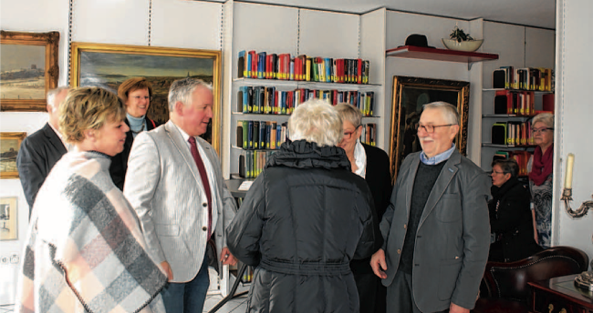 Das harmonische Miteinander von Bücherkiste und Galerie deutete sich schon bei der Eröffnung des Leo-Küppers-Hauses an.